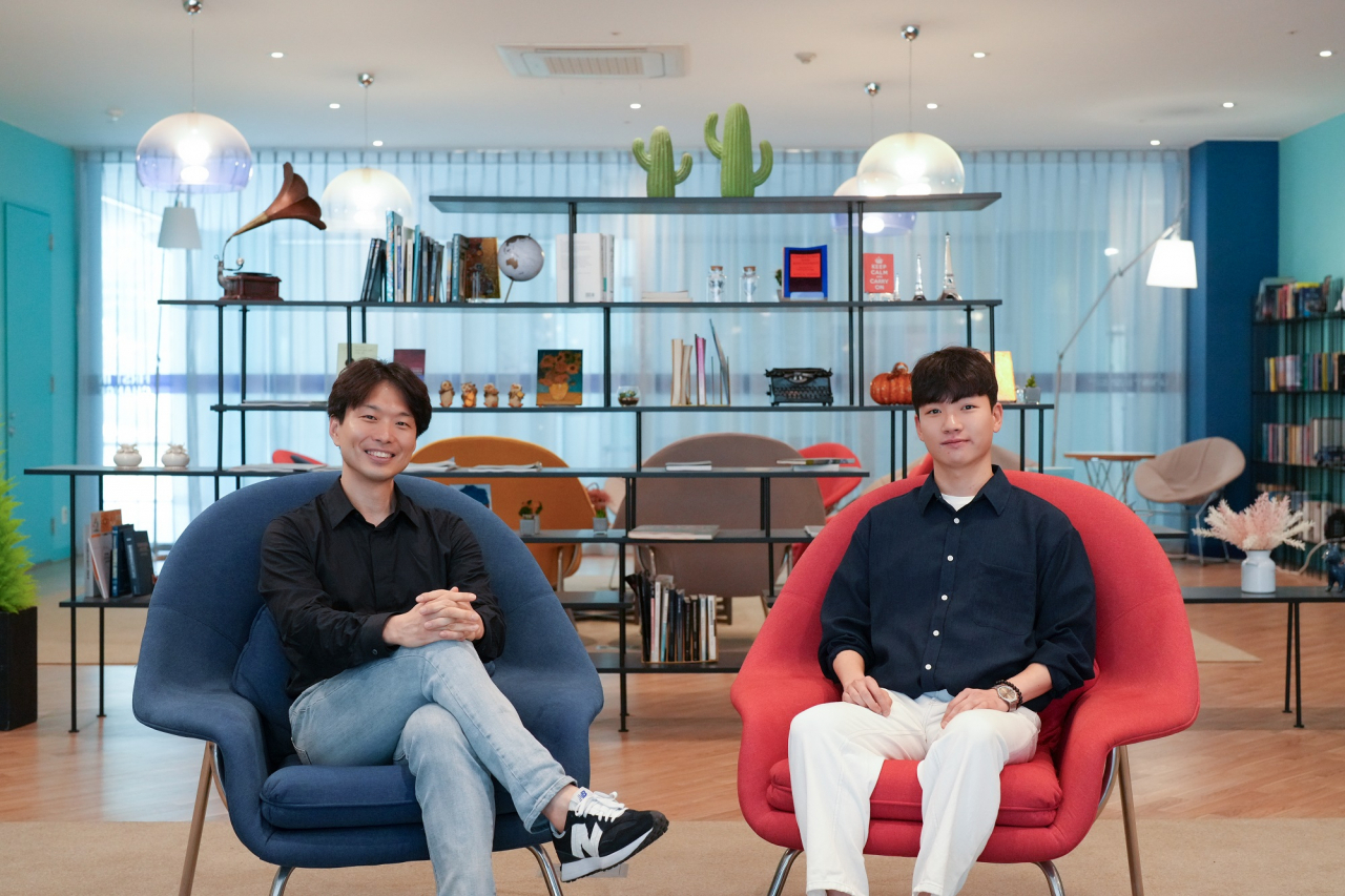 이번 연구를 수행한 이승걸(왼쪽) UNIST 교수와 임지훈 연구원.[UNIST 제공]