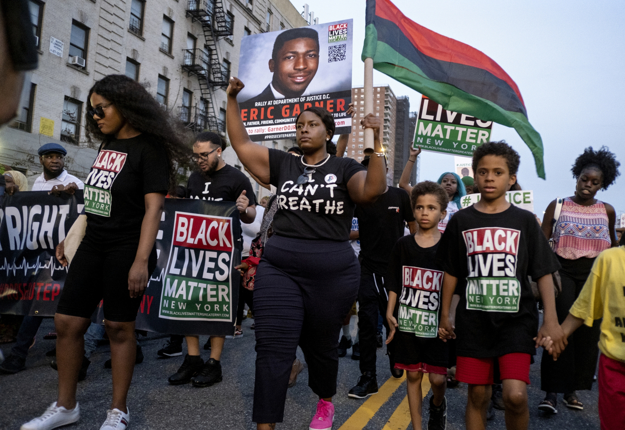지난 2019년 7월 미국 뉴욕 할렘 인근에서 ‘흑인 생명도 소중하다’(Black Lives Matter·BLM) 시위가 벌어지고 있다(사진은 기사 내용과 직접적 연관 없음). [로이터]