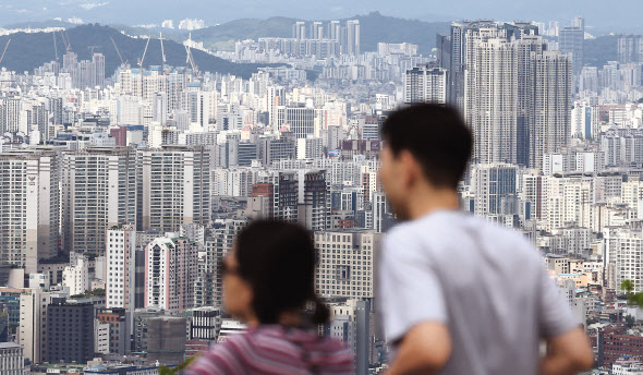 서울 남산에서 바라본 서울 아파트의 모습 [연합]