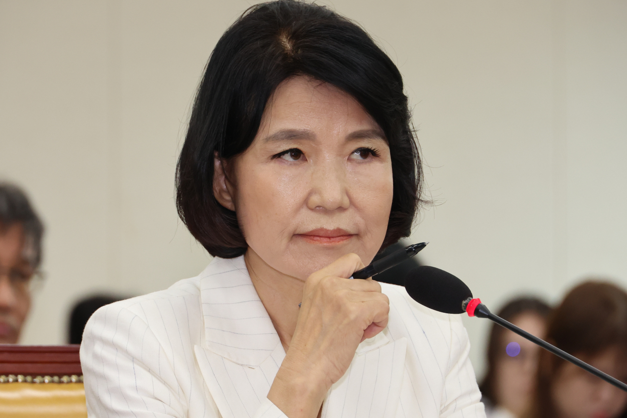 이진숙 방송통신위원장 후보자가 24일 국회 과학기술정보방송통신위원회에서 열린 인사청문회에서 위원의 질문을 듣고 있다. [연합]