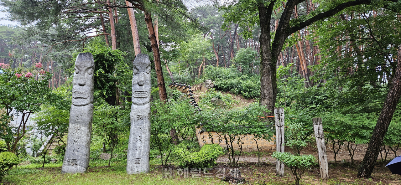 “6·25 전쟁 때 부상병 3000명 치료”…현충시설 지정된 ‘삼보사찰’ 통도사 [정용식의 내 마음대로 사찰여행 비경 100선]