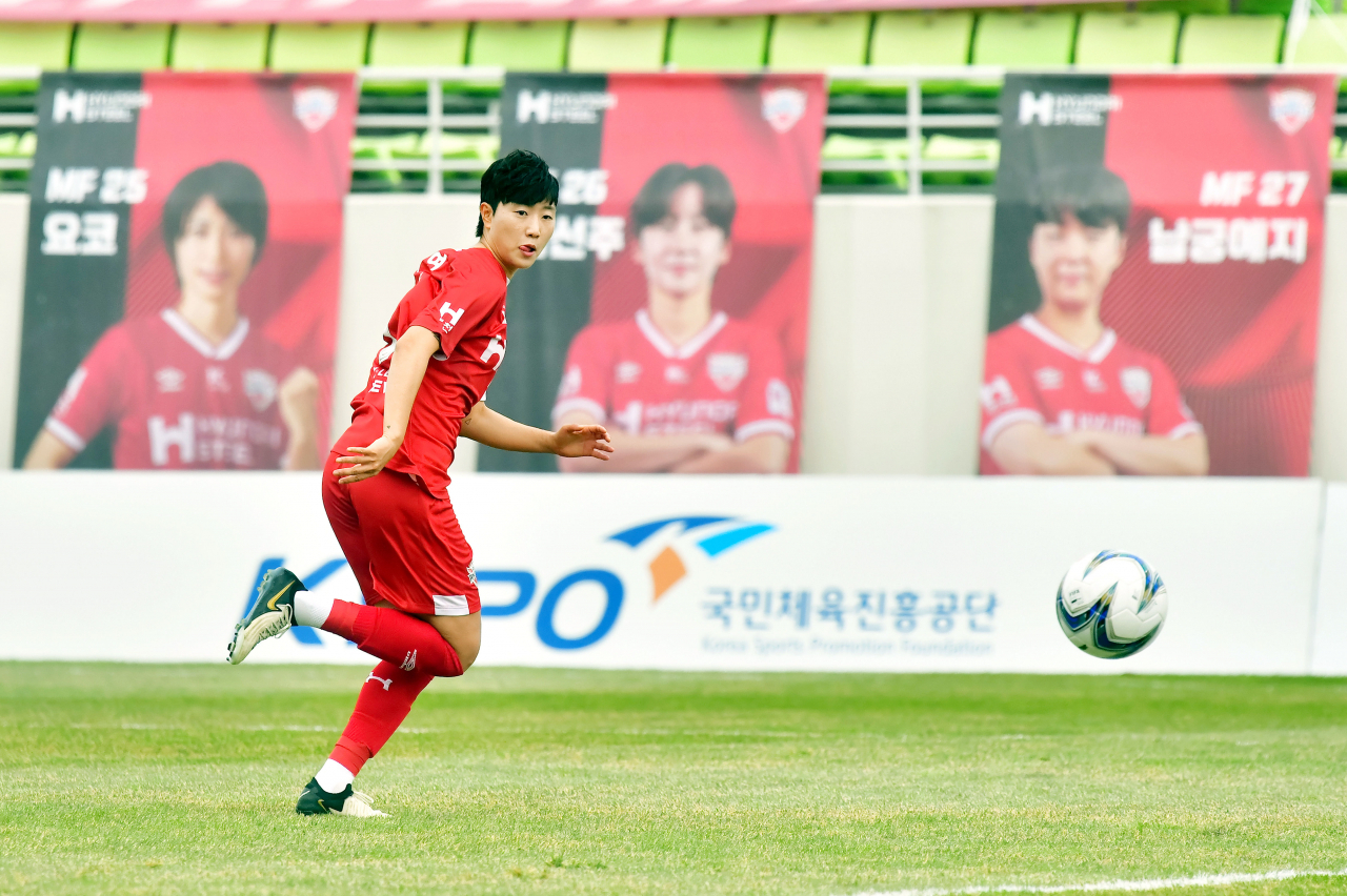 현대제철 레드엔젤스 소속으로 뛰던 여자축구국가대표팀 선수 손화연이 스웨덴으로 전격 이적했다. [현대제철 제공]