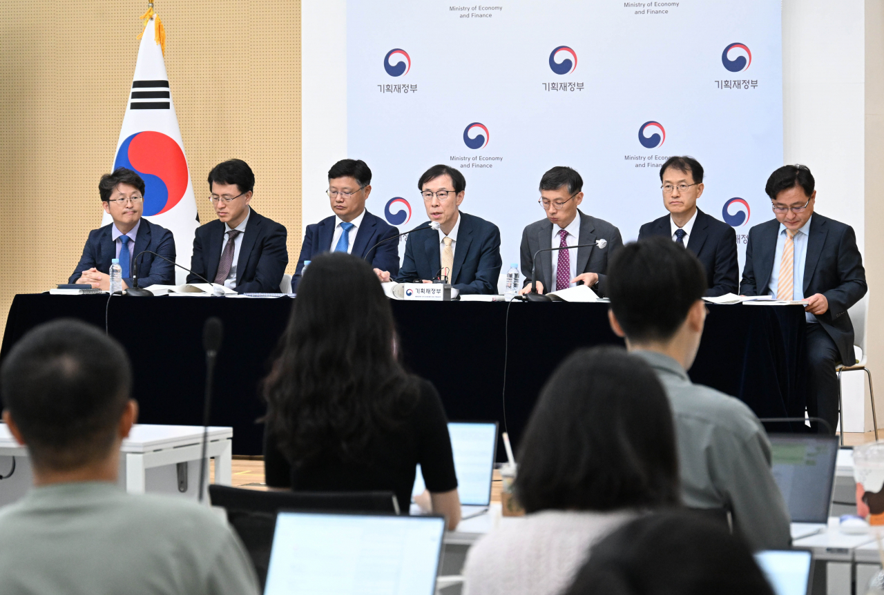 상속세 최고세율 50→40%…‘종부세 개편’은 빠졌다 [2024 세법개정안]