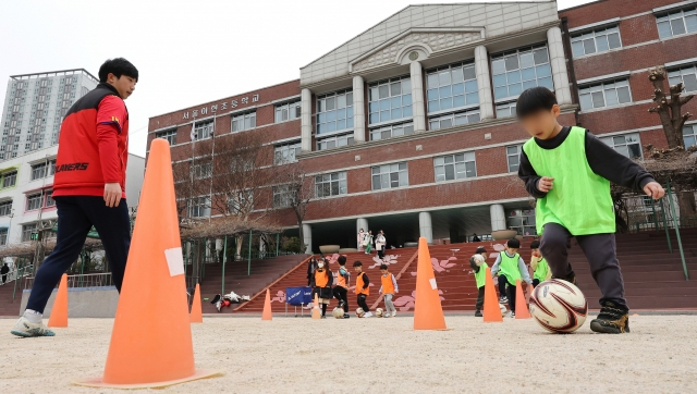 [단독]“9월 시행이라더니”… 늘봄학교 일정 혼선에 서울 학교들 ‘날벼락’