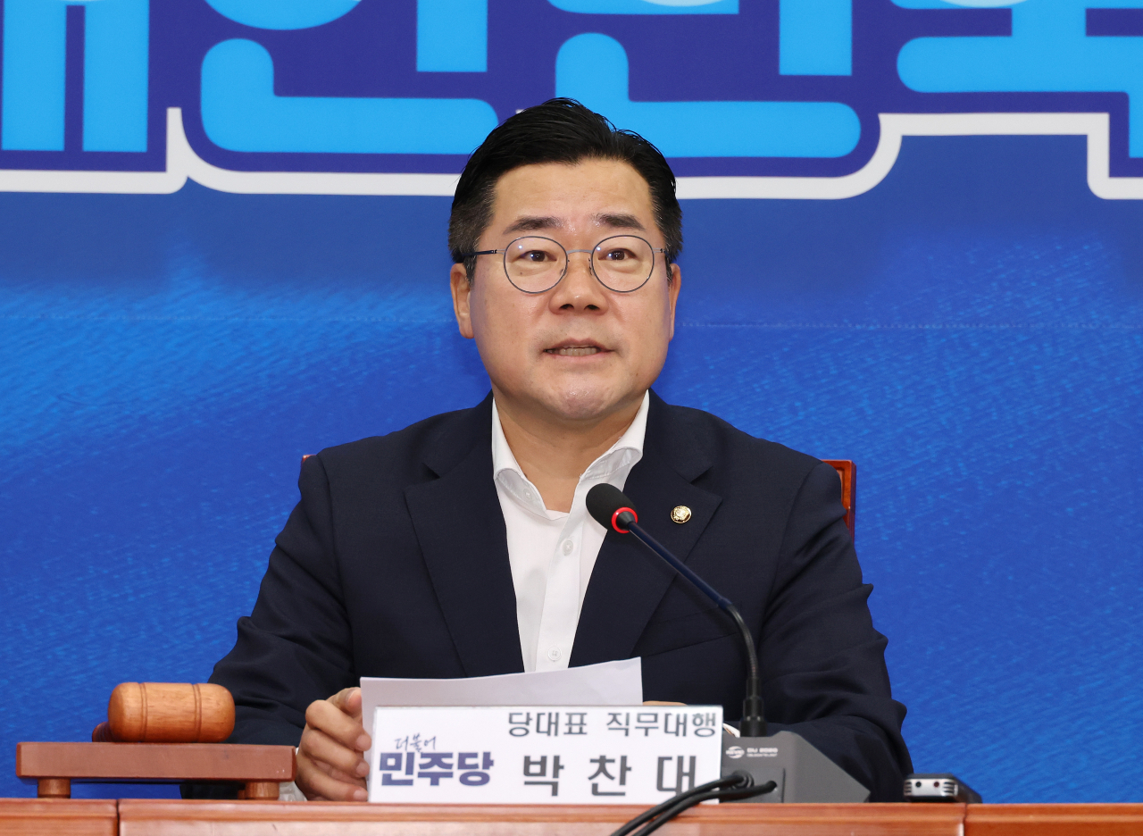 박찬대 더불어민주당 대표 직무대행 겸 원내대표가 26일 오전 국회에서 열린 최고위원회의에서 발언하고 있다. [연합]