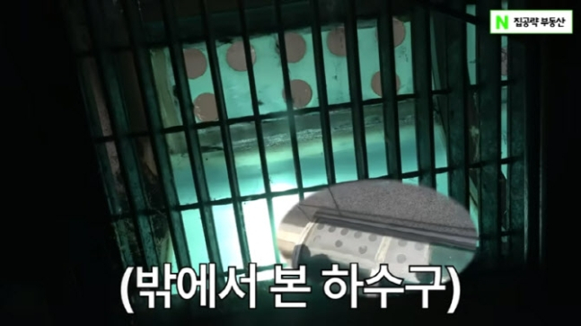 서울 관악구의 보증금 300만원에 월 42만원 원룸. [유튜브 '집공략']