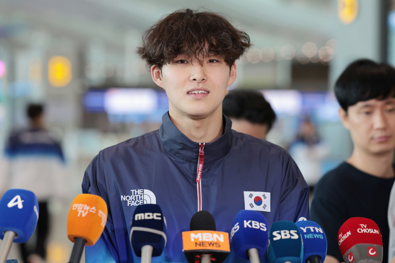 2024 파리올림픽에 출전하는 수영 국가대표의 김우민이 지난 16일 오전 인천국제공항 제2여객터미널에서 출국 전 인터뷰를 하고 있다. [연합]