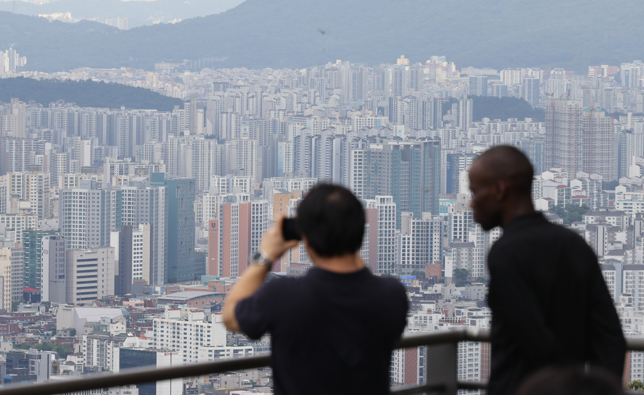 서울 남산에서 바라본 시내 아파트 모습 [연합]