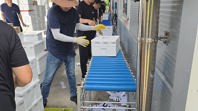 25일 제주TC에서 컬리 하루배송 물량이 분류되고 있다. 정석준 기자