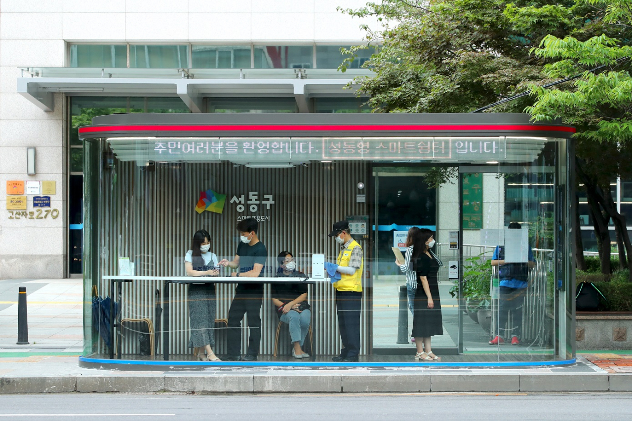 서울 성동구의 스마트쉼터·스마트횡단보도가 올해 경제협력개발기구(OECD) 공공부문 혁신 사례로 선정됐다. 사진은 스마트쉼터.[성동구 제공]