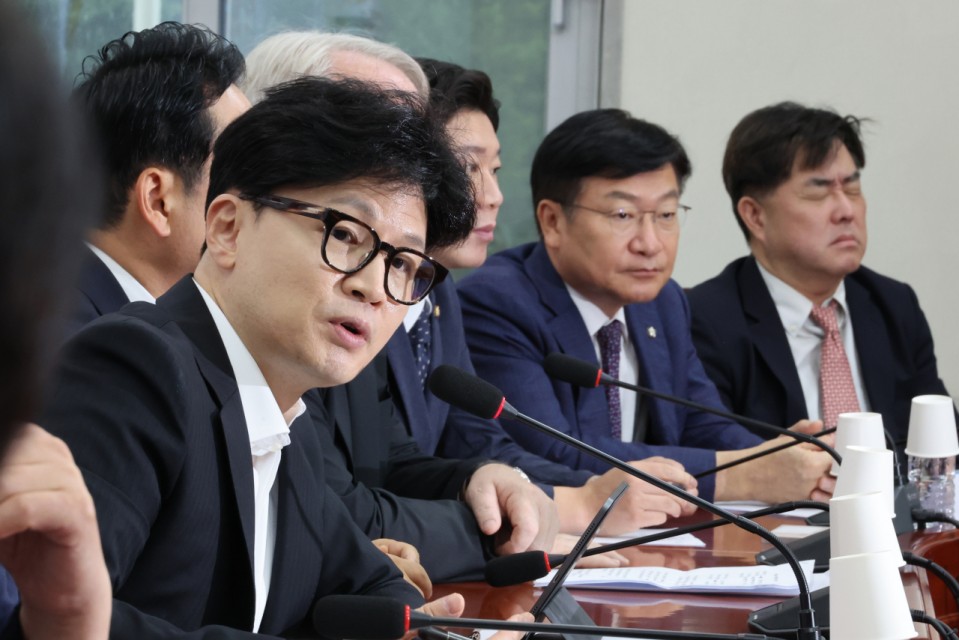 한동훈, 특검법·인사 시험대…‘소통 리더십’ 통할까 [이런정치]