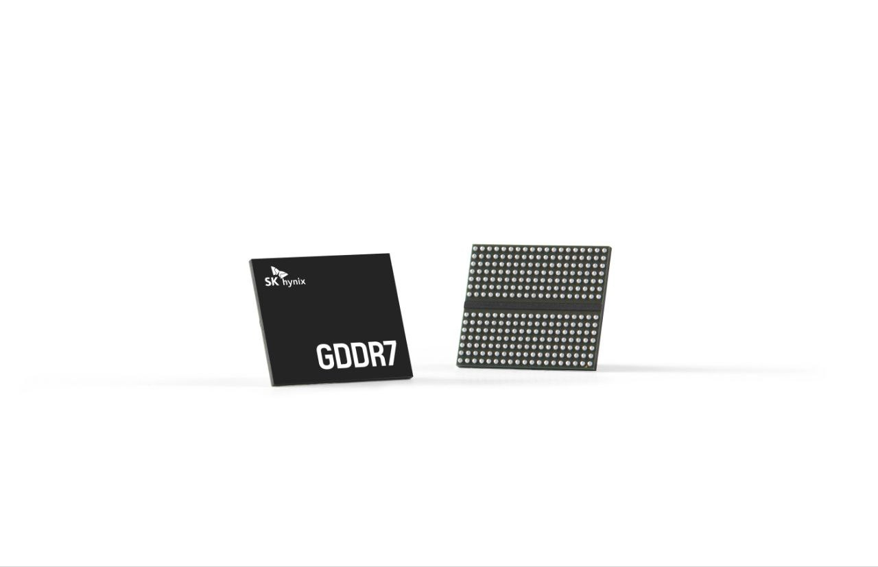 SK하이닉스가 공개한 세계 최고 사양 GDDR7 D램. [SK하이닉스 제공]