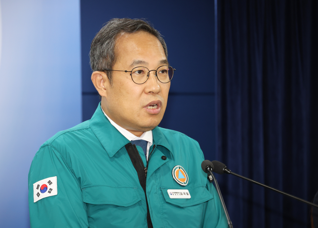 김국일 중앙사고수습본부 총괄반장(보건복지부 보건의료정책관)이 30일 서울 종로구 정부서울청사에서 의사 집단행동 중앙재난안전대책본부 브리핑을 하고 있다. [연합]