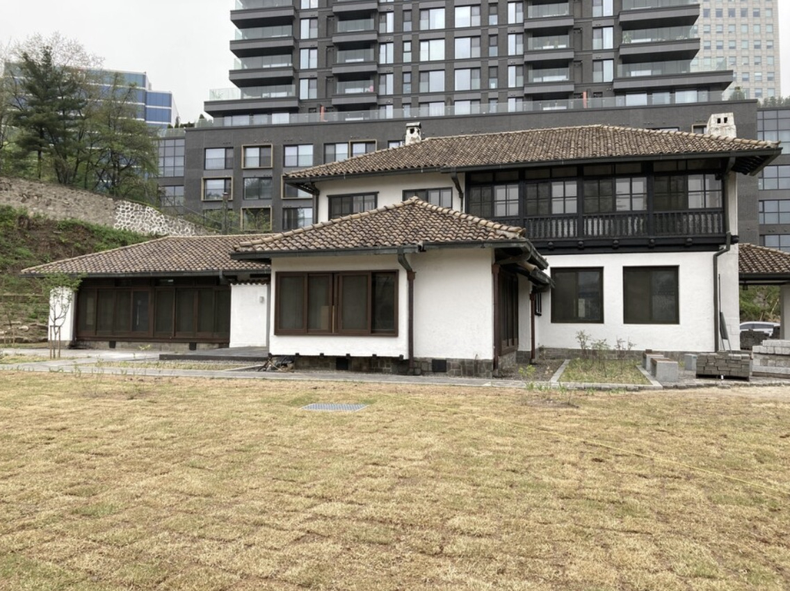 덕수궁 선원전 영역 안에 자리한 구 조선저축은행 중역사택. [국가유산청 제공]