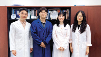 KAIST·한국생명공학연구원 공동 연구팀. KAIST의 임성갑(왼쪽부터) 교수, 조영학 박사, 생명연의 이하나·손미영 박사 [KAIST 제공]