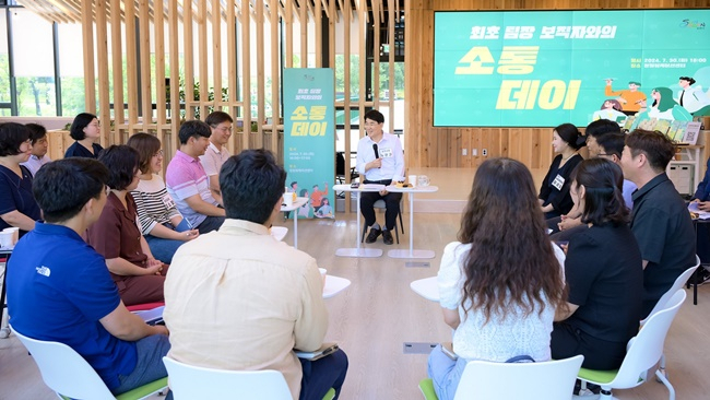 노관규 순천시장이 30일 팀장 보직자들을 초대해 소통의 시간을 갖고 있다. [순천시 제공]