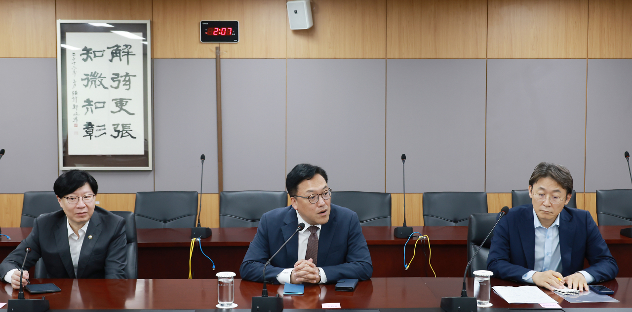 김병환 금융위원장이 31일 오후 정부서울청사 금융위원회 16층 대회의실에서 취임 후 개최한 첫 간부회의를 통해 티몬위메프 사태 관련 지시사항을 강조하고 있다. [금융위원회 제공]