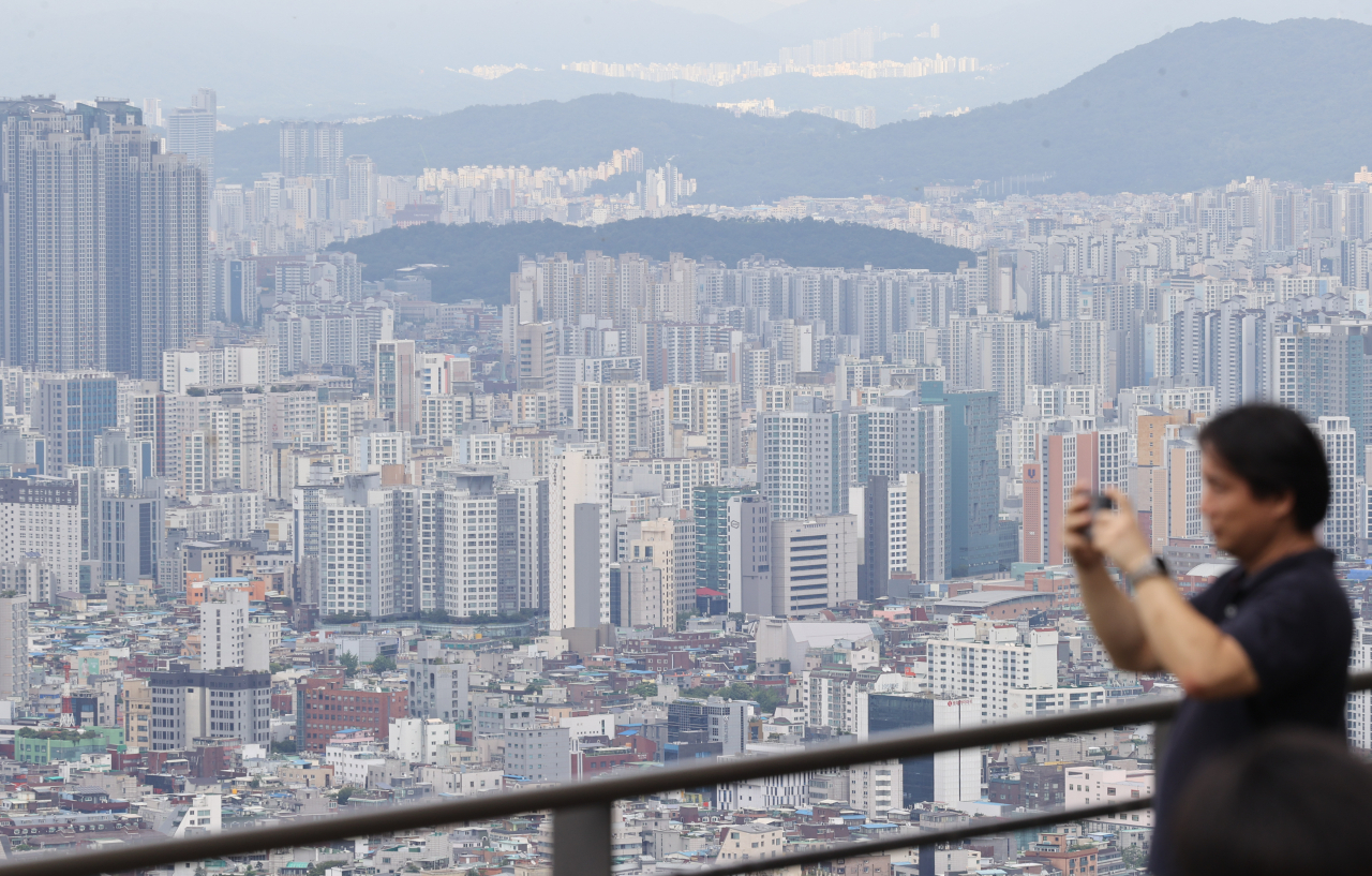 서울 남산에서 바라본 시내 아파트 모습 [연합]