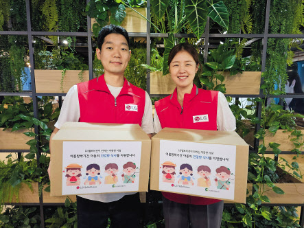 LG헬로비전 ‘여름방학 먹거리 꾸러미’활동을 소개하고 있는 모습 [LG헬로비전 제공]