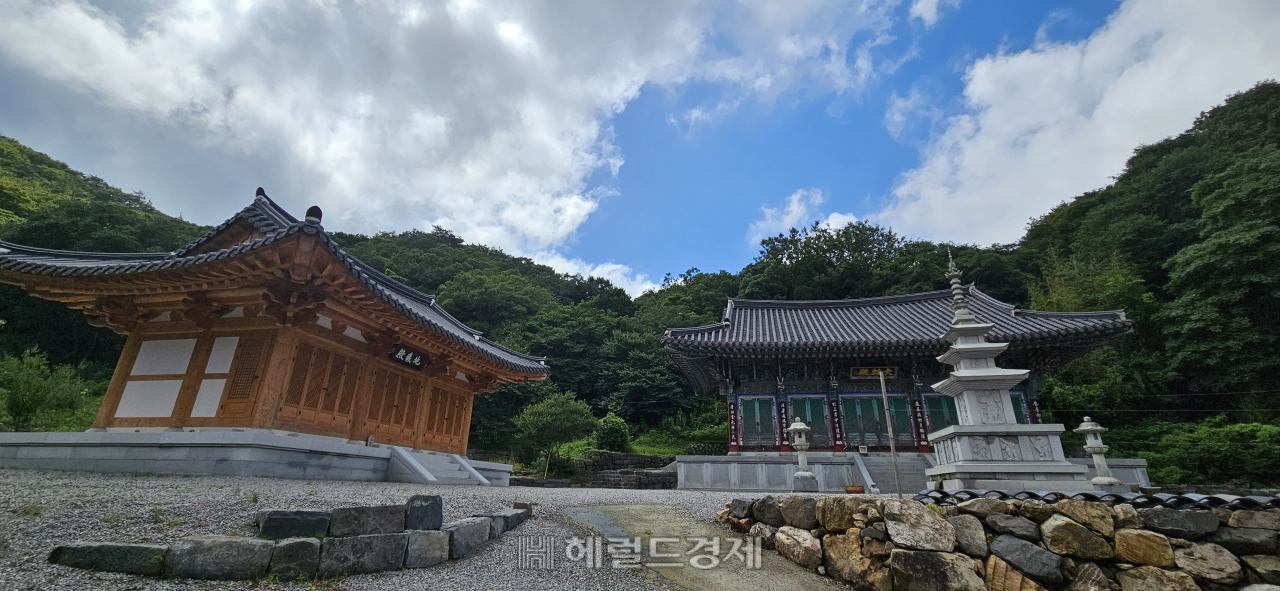 승달산 법천사 대웅전과 삼층석탑