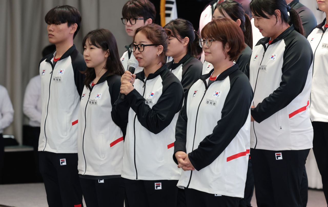 사격 국가대표 이은서가 2일 서울 송파구 올림픽파크텔에서 열린 2024 파리올림픽 사격 국가대표 출정식에서 각오를 밝히고 있다. [연합]