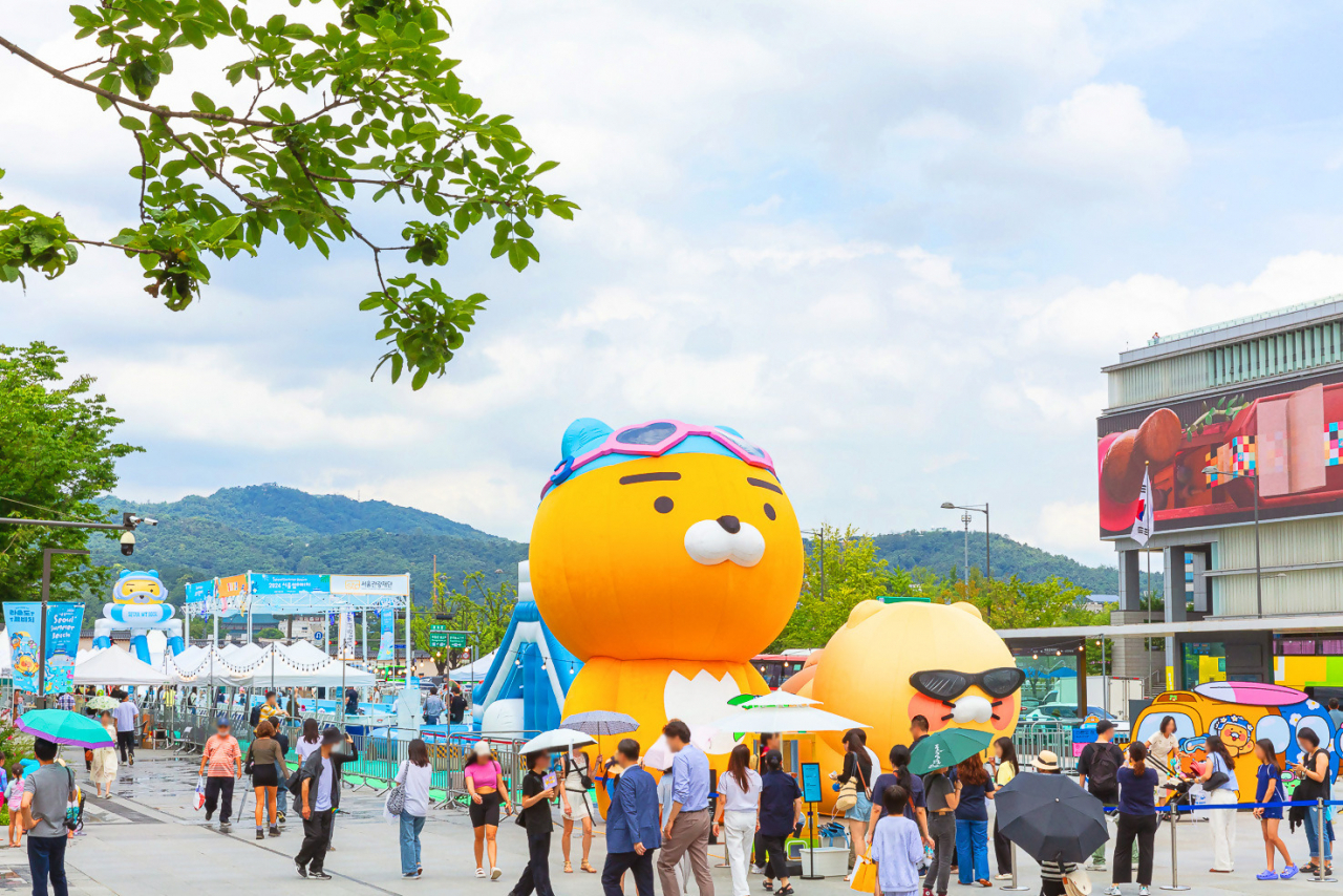 서울 광화문광장에 마련된 카카오프렌즈존 전경 [카카오 제공]