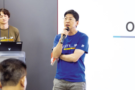 허세홍 GS칼텍스 사장이 지난달 19일 GS칼텍스 여수공장에서 진행된 DX 데이에서 인사말을 하고 있다. [GS칼텍스 제공]
