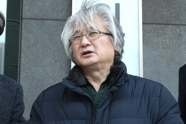 고(故) 박원순 전 서울시장 성추행 사건 피해자의 실명이 담긴 편지를 SNS에 공개한 김민웅 경희대 미래문명원 교수 [연합]