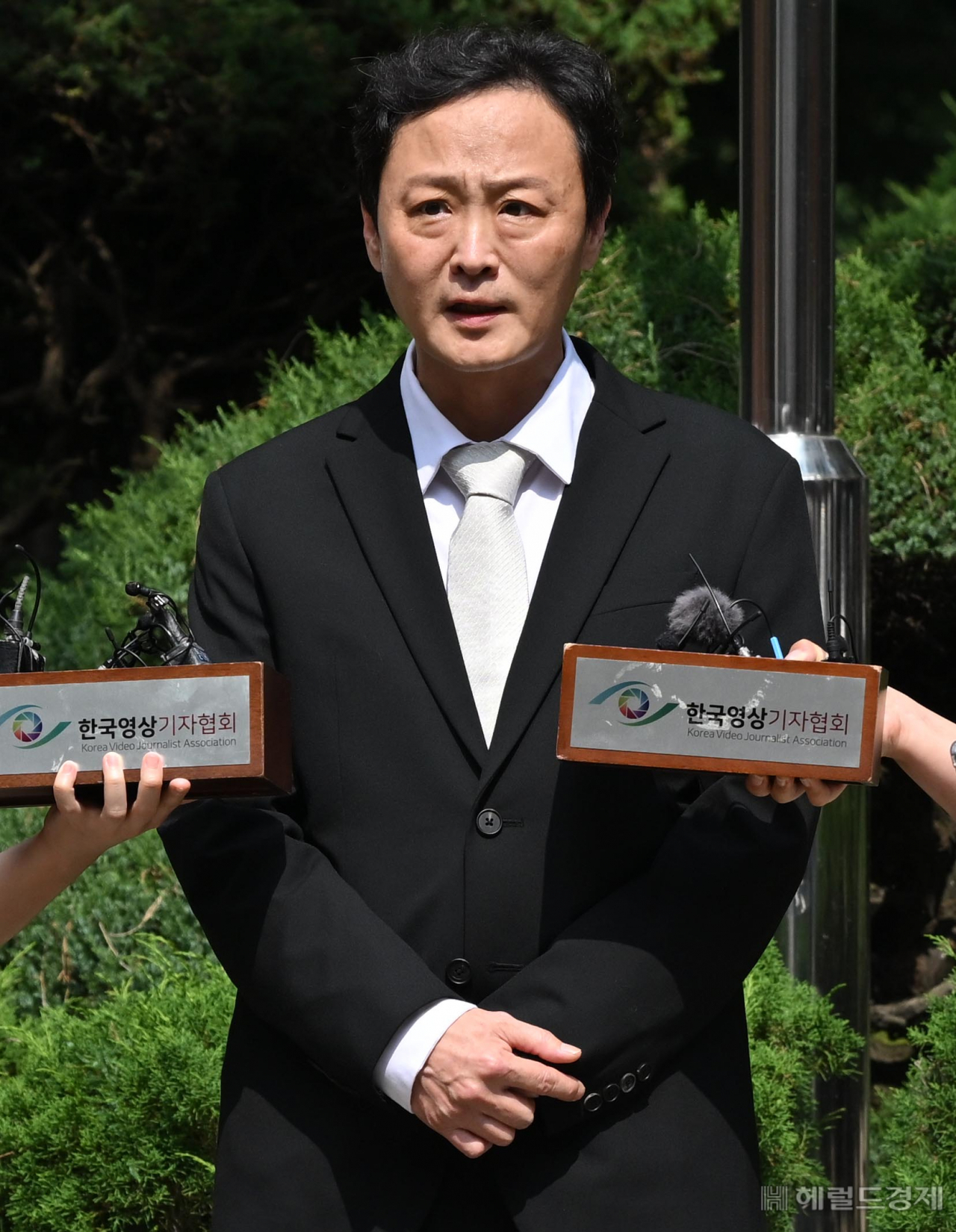 류광진 티몬 대표가 2일 오후 서울 서초구 서울회생법원에서 열린 기업회생 심문기일에 출석하며 취재진의 질문에 답변하고 있다. 임세준 기자