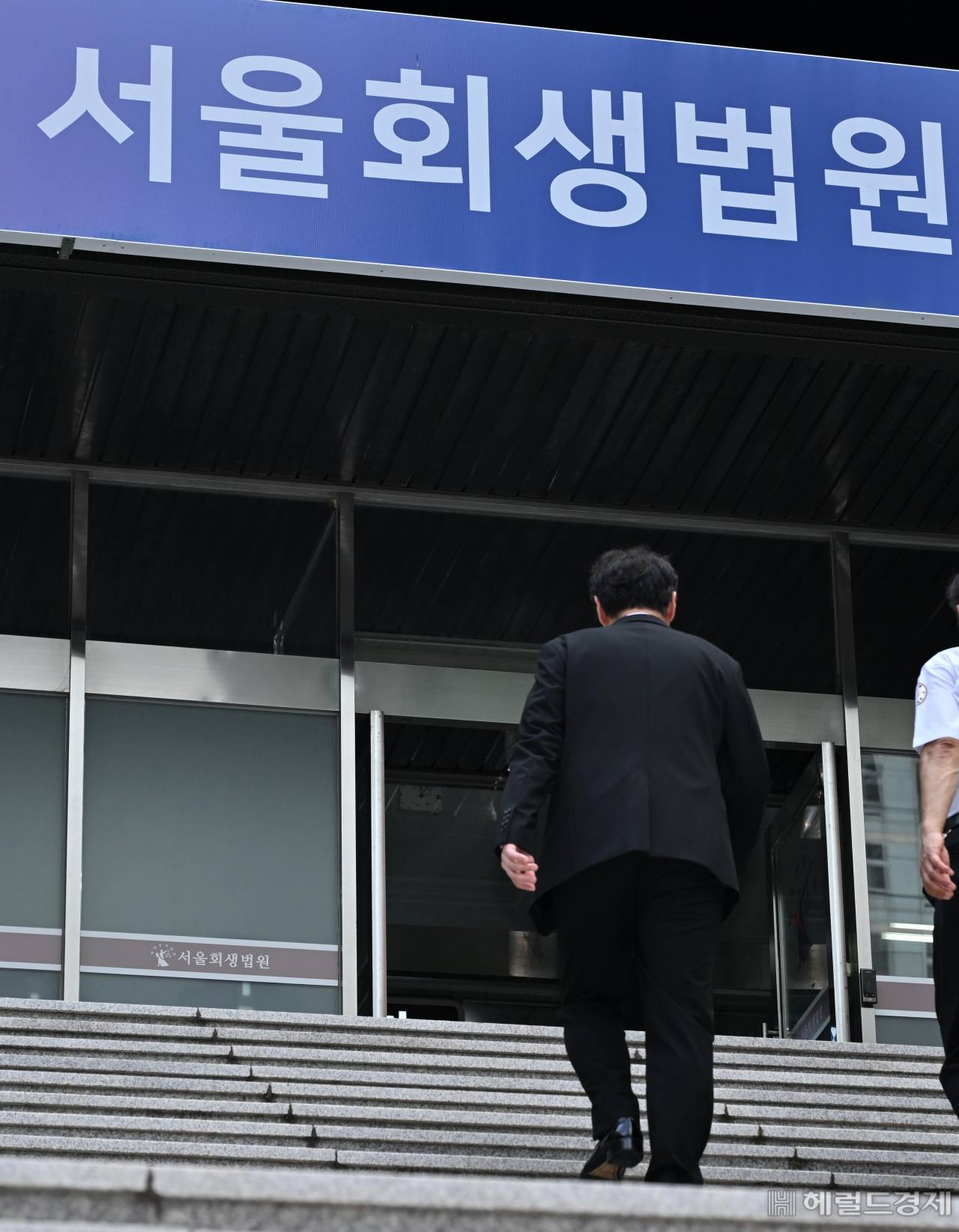 류광진 티몬 대표가 2일 오후 서울 서초구 서울회생법원에서 열린 기업회생 심문기일에 출석하고 있다. 임세준 기자