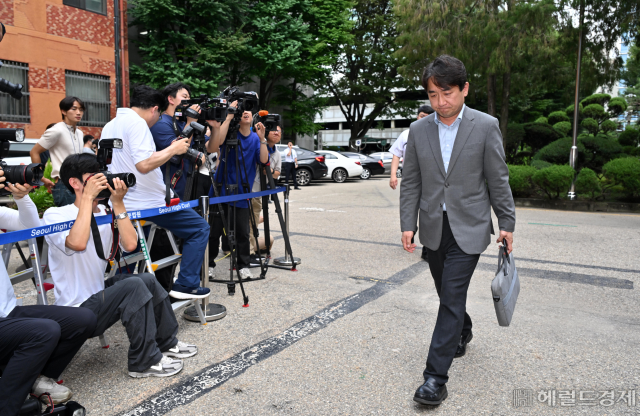 류화현 위메프 대표가 2일 오후 서울 서초구 서울회생법원에서 열린 기업회생 심문기일에 출석하고 있다. 임세준 기자