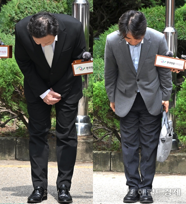 류광진(왼쪽) 티몬 대표와 류화현 위메프 대표가 2일 오후 서울 서초구 서울회생법원에서 열린 기업회생 심문기일에 출석하며 취재진을 향해 고개를 숙이고 있다. 임세준 기자