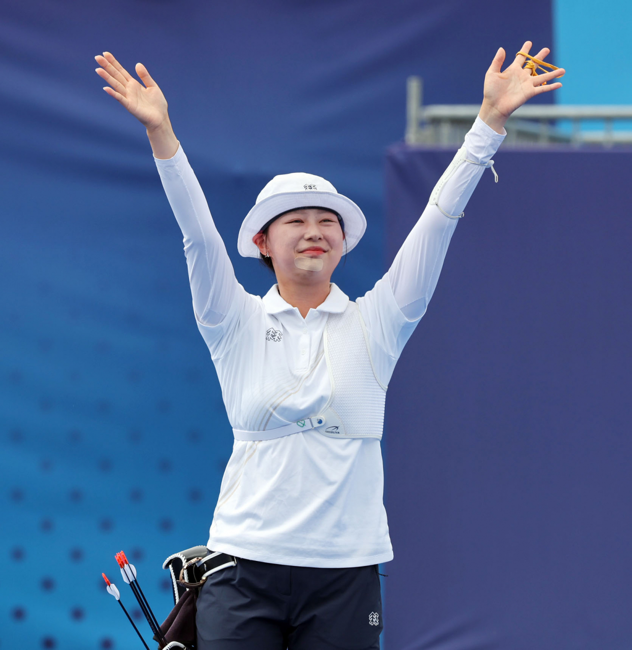 3일(현지시간) 프랑스 파리 레쟁발리드에서 열린 2024 파리올림픽 양궁 여자 개인 8강전에서 멕시코의 알레한드라 발렌시아와를 이기고 준결승에 진출한 한국 임시현이 기뻐하고 있다. [연합]