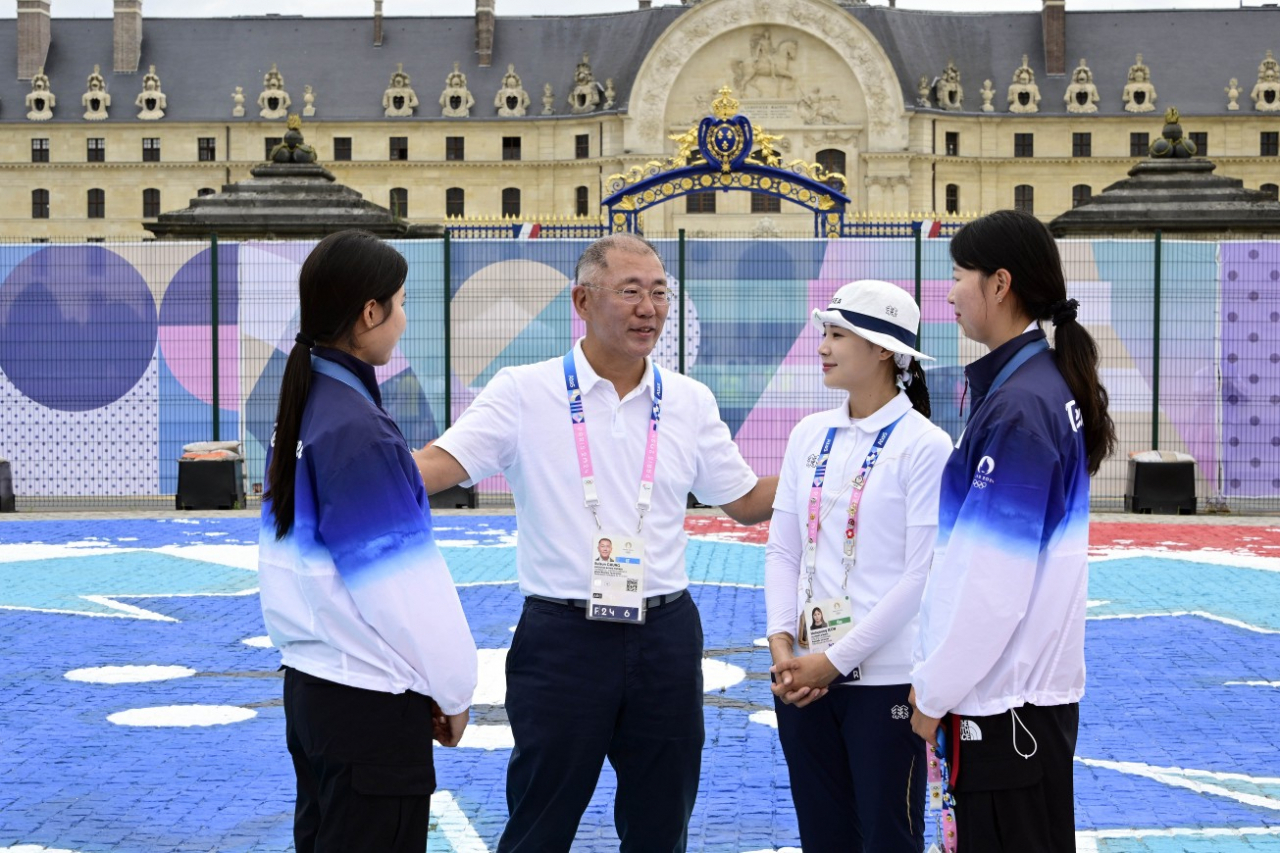 “동생들 먼저”…‘양궁 맏언니’ 전훈영, 보이지 않는 곳에서 더 빛났다 [파리2024]