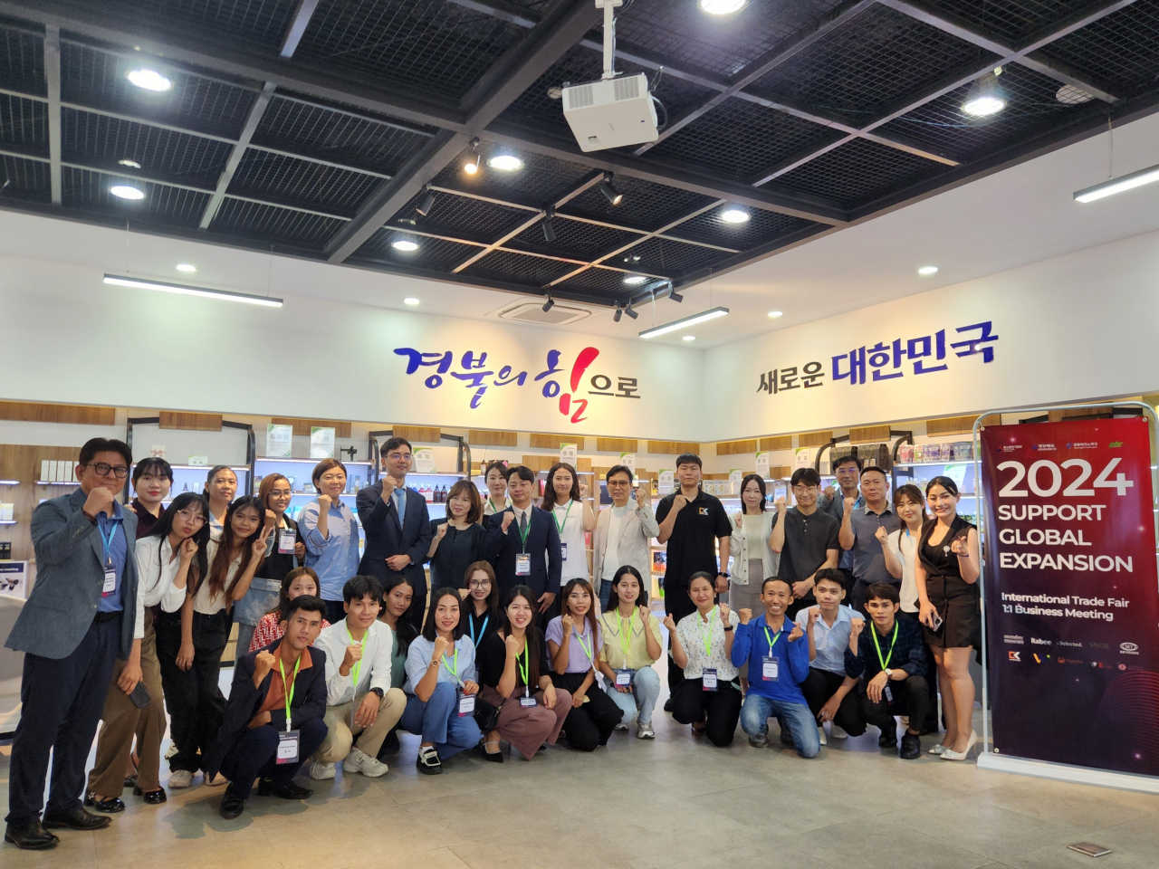 지난달 26~27일 양일간 캄보디아 프놈펜 PGCT센터에 위치한 경북문화통상교류센터에서 열린 수출상담회 모습.[경북테크노파크 제공]