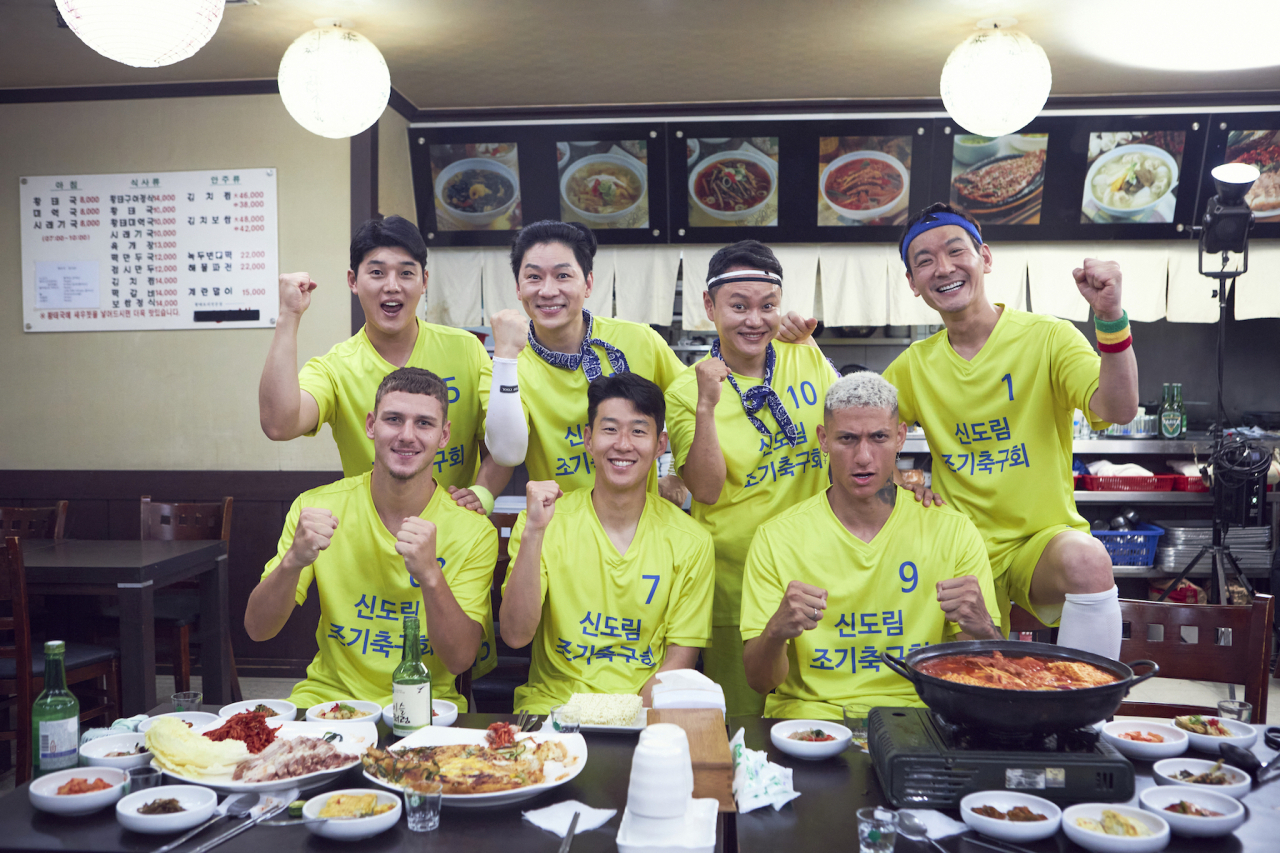 (From left, back row) "SNL Korea" cast members Kwon Hyuk-su, Jung Sang-hoon, Kim Min-kyo, Jung Sung-ho and (from left, front row) Jamie Donley, Son Heung-min and Richarlison de Andrade pose for a photo while shooting an "SNL Korea" episode, Saturday. (Coupang Play)