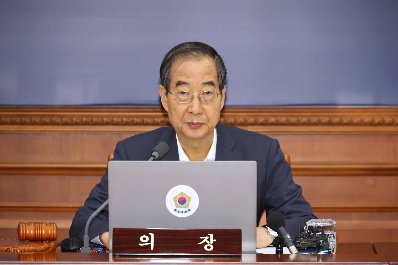 한덕수 국무총리가 6일 정부서울청사에서 열린 국무회의를 주재하고 있다. [연합]