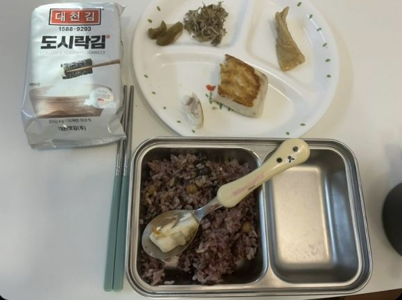 초등생에게 생선 한 조각, 멸치 한 숟갈…아동학대 논란 식단 뭐길래