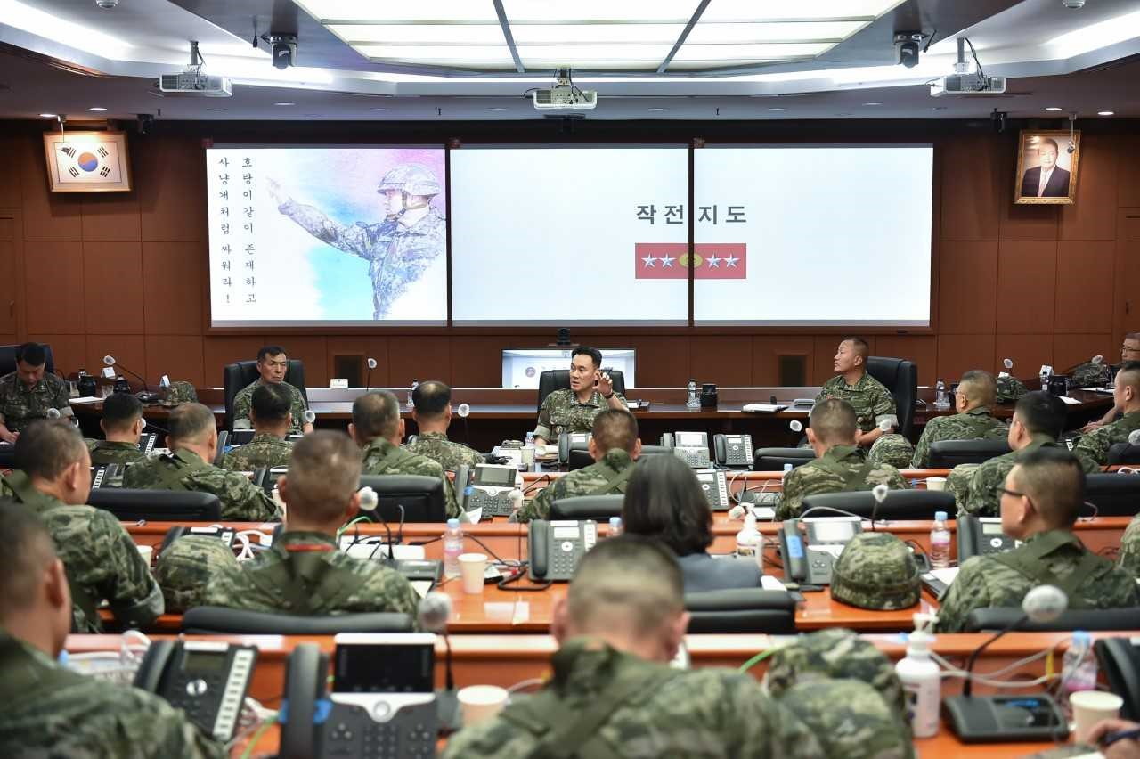 김명수 합참의장은 6일 해병대사령부·서북도서방위사령부(서방사)를 찾아 현재 한반도 정세와 관련한 군사대비태세를 점검하고 서북도서와 수도권 서측방을 방어하고 있는 해병대 장병들을 격려했다. [합참 제공]