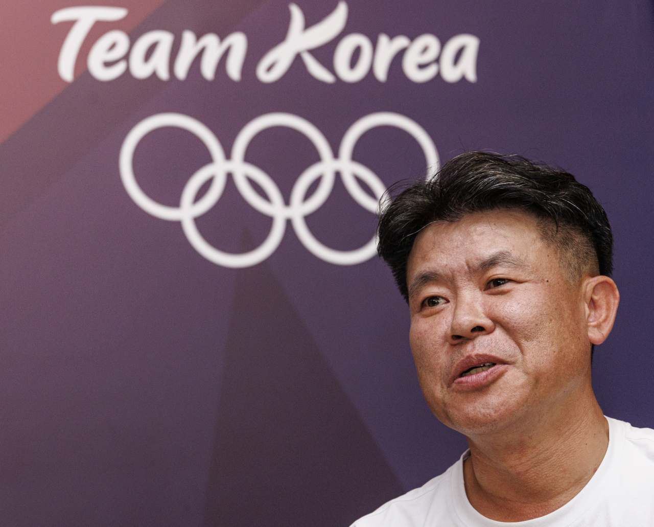 신명주 대한사격연맹 회장이 1일(현지시간) 프랑스 파리 중심가에 있는 코리아하우스에 연합뉴스와 가진 인터뷰에서 2024 파리올림픽 사격의 선전 비결에 대해 말하고 있다. [연합]