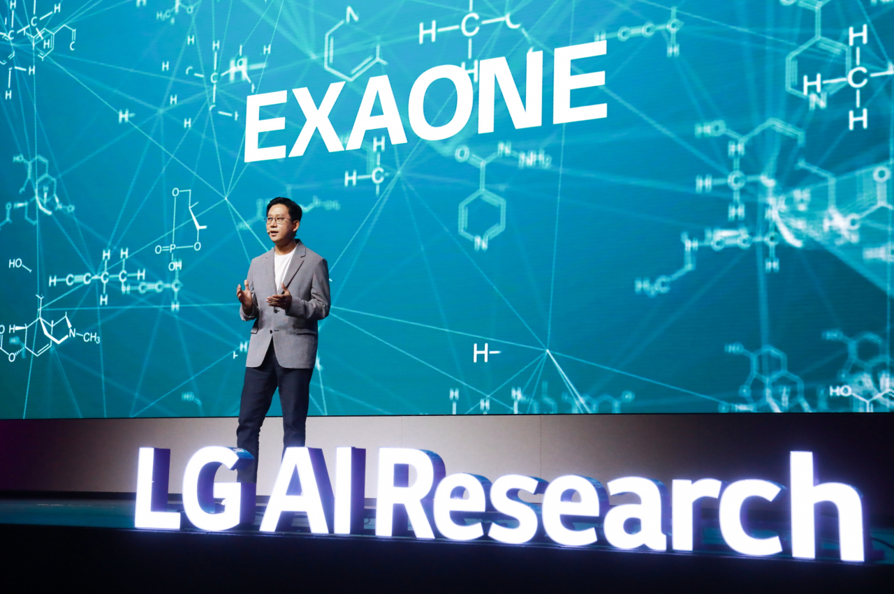 배경훈 LG AI연구원장이 지난해 7월 열린 LG AI 토크 콘서트에서 발표하는 모습. [LG 제공]