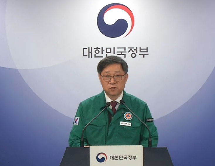 정윤순 의사 집단행동 중앙재난안전대책본부(중대본) 제1통제관(보건복지부 보건의료정책실장)이 7일 한덕수 중대본 본부장(국무총리) 주재로 열린 회의 결과를 브리핑하고 있다.[문화체육관광부 e-브리핑 화면캡쳐]