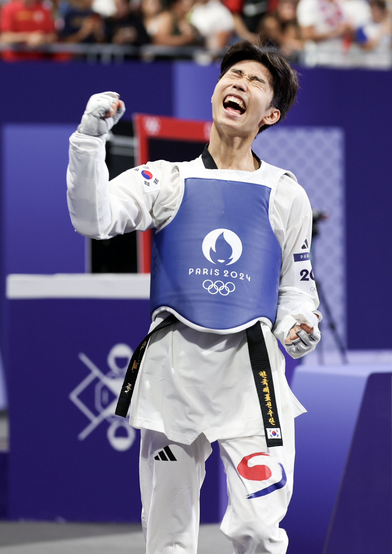 2024 파리 올림픽 태권도 남자 58㎏급 결승이 7일(현지시간) 프랑스 파리 그랑팔레에서 열렸다. 한국 박태준이 금메달을 확정지은 뒤 환호하고 있다. 2024.8.7/ 파리=이상섭 기자