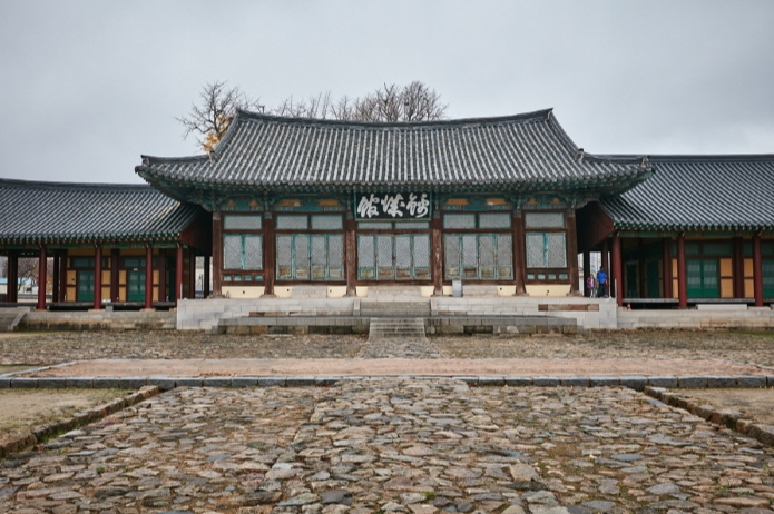 나주 금성관에는 도성에만 있는 월대도 있다.