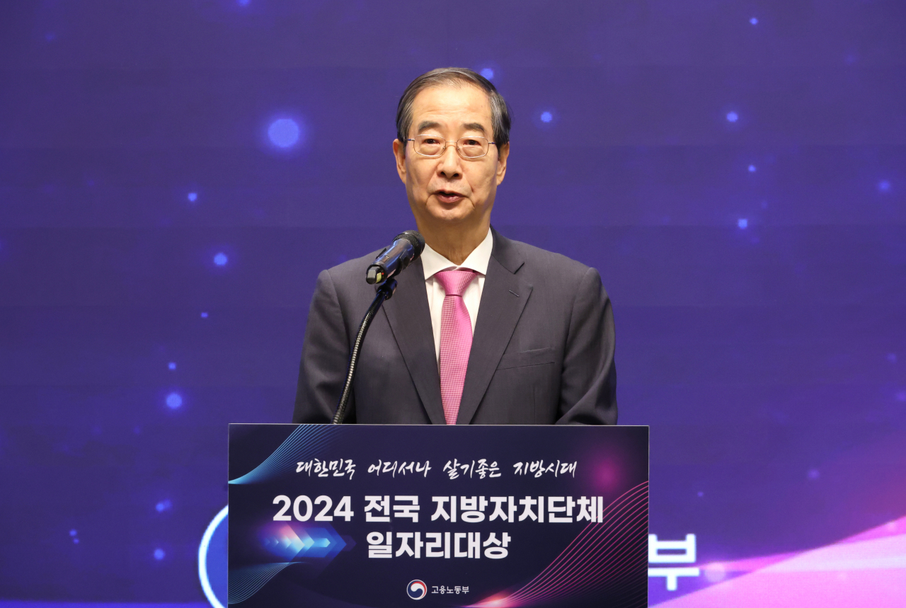 한덕수 국무총리가 8일 서울 서초구 엘타워에서 열린 '2024 전국 지방자치단체 일자리대상' 행사에서 축사하고 있다. [연합]