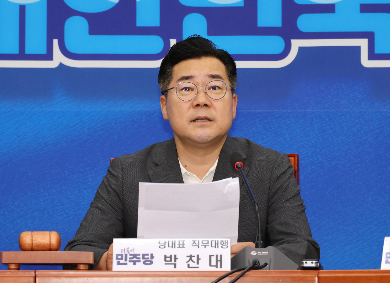 박찬대 더불어민주당 당대표 직무대행 겸 원내대표가 9일 오전 국회에서 열린 최고위원회의에서 발언하고 있다. [연합]