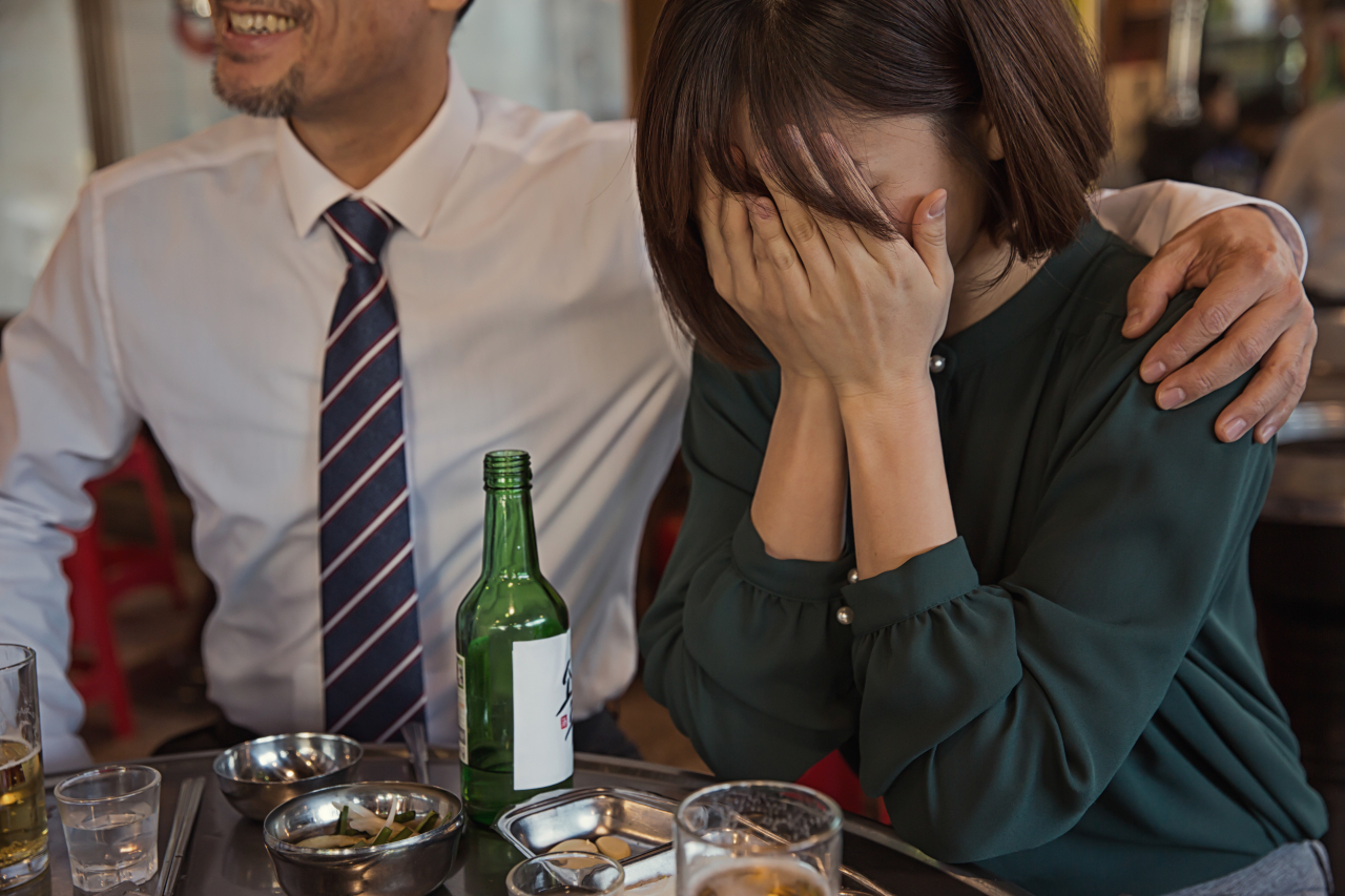 호감 있다며 사귀자 한 사장에 경악…심지어 반응 없자 ‘관둬라’