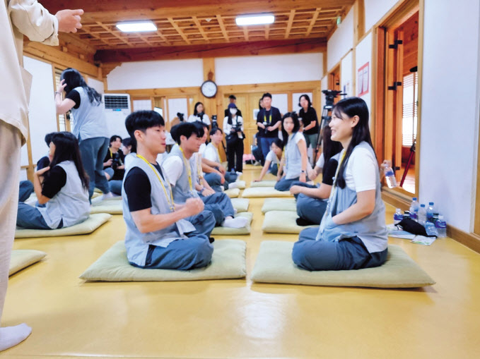 '나는 절로, 낙산사' 참가자들. /이민경 기자