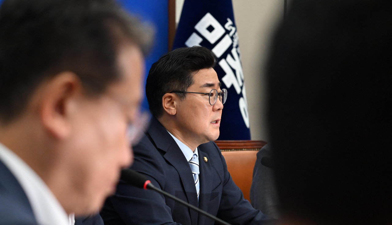 박찬대 더불어민주당 당대표 직무대행 겸 원내대표가 12일 오전 서울 여의도 국회에서 열린 최고위원회의에 참석해 발언을 하고 있다. 임세준 기자