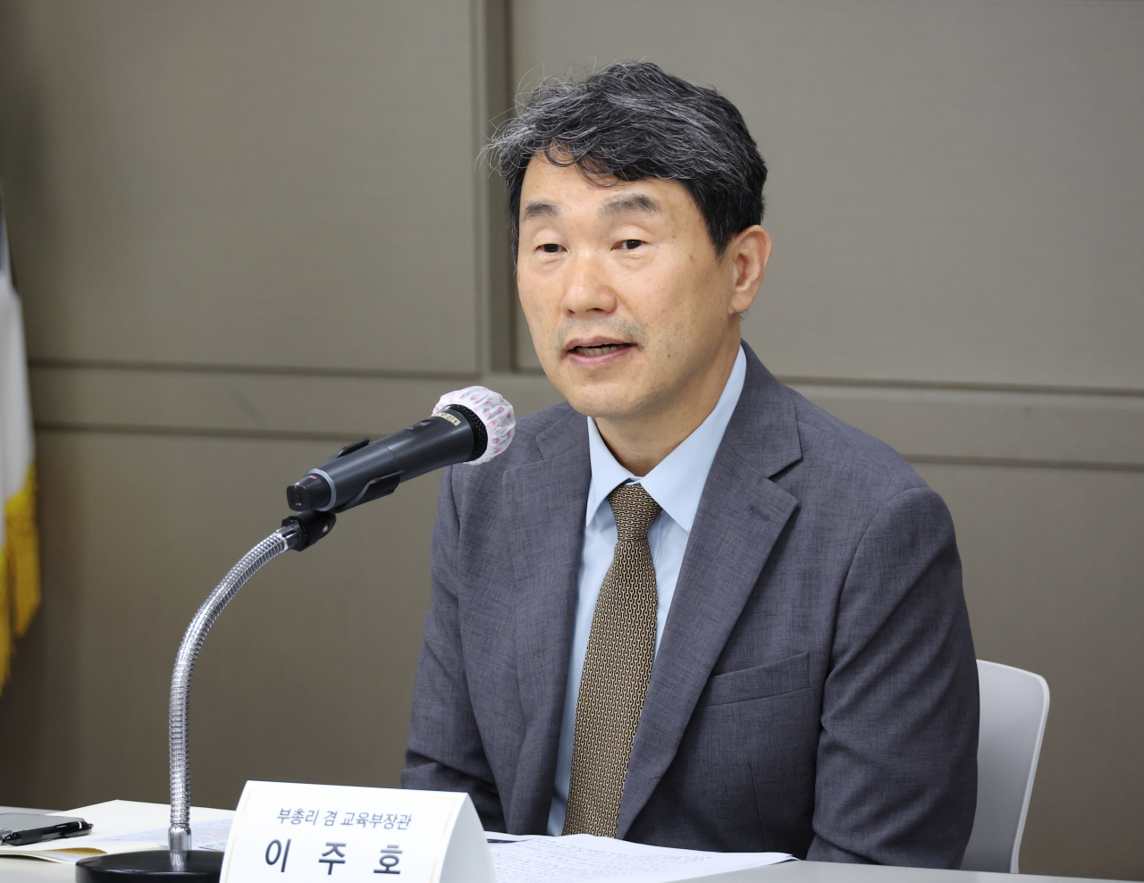 이주호 사회부총리 겸 교육부 장관이 12일 서울 영등포구 한국교육시설안전원에서 출입기자 간담회를 갖고 발언하고 있다. [교육부 제공]